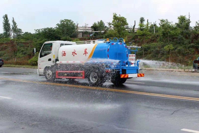 5噸小型灑水車