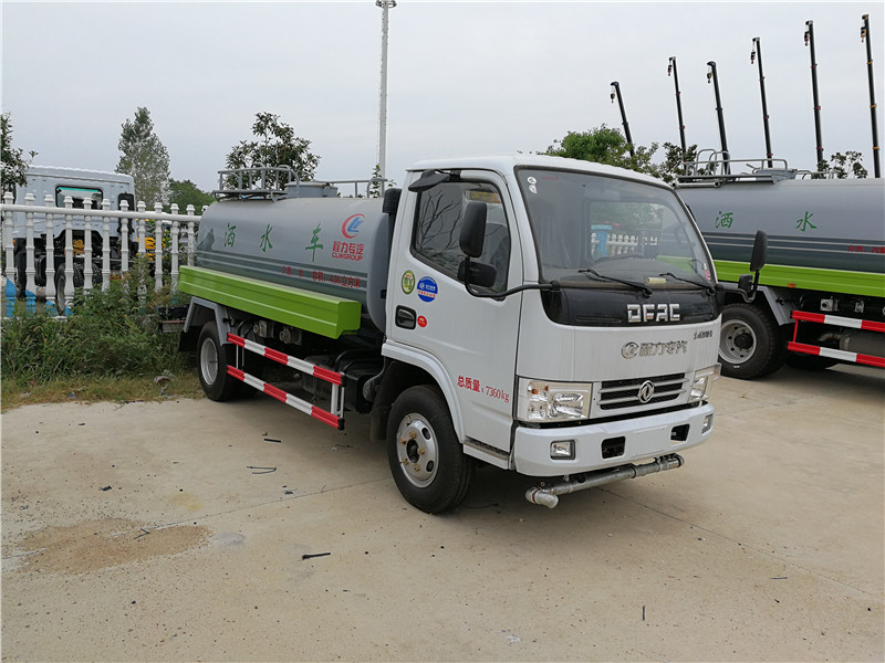 東風(fēng)多利卡5噸灑水車