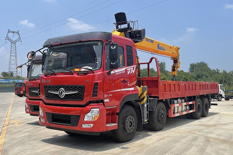 東風(fēng)暢行D7V前四后八徐工14噸隨車吊